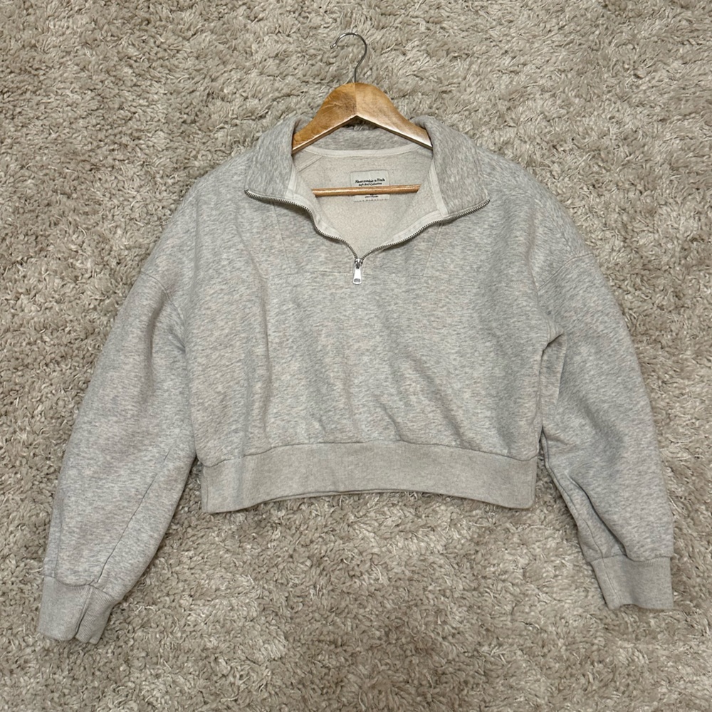 Cropped Pullover - Picture 2 of 3